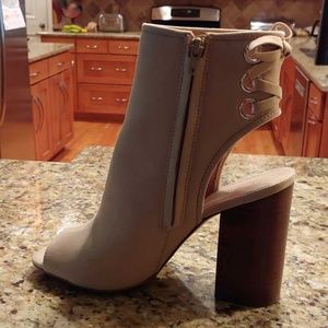 Jessica Simpson peep toe heels
